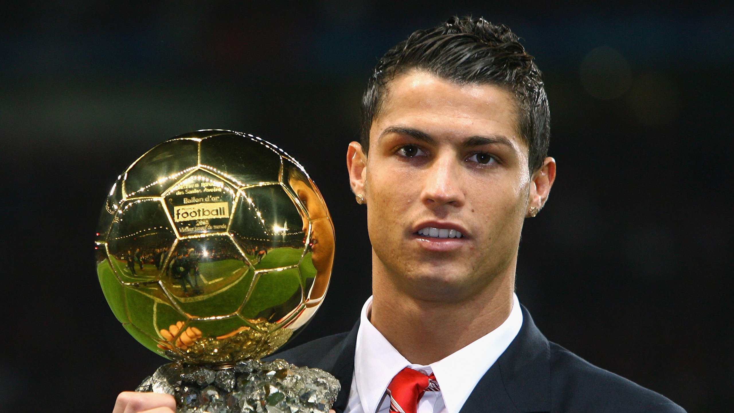 “彭尤蝶泳自由泳逐梦东京，实力再创新高”